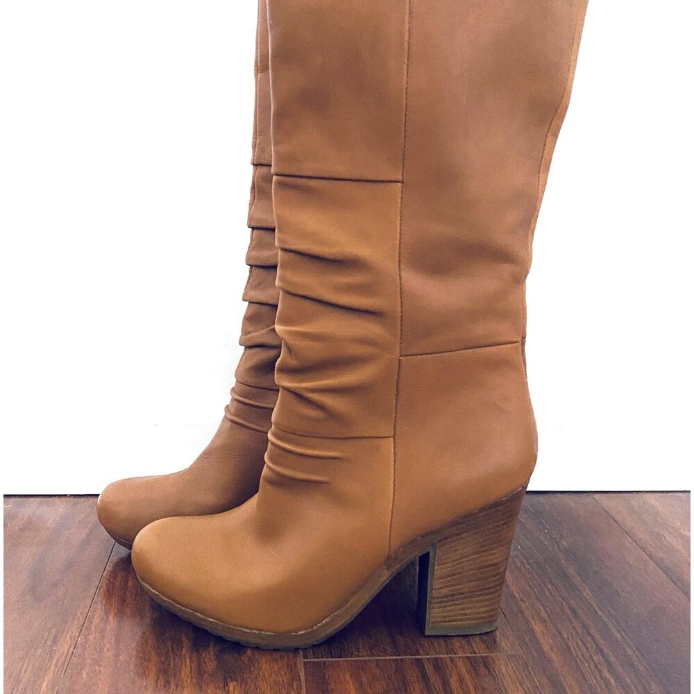 Le Chateau Camel Leather Tall Heeled Boots Zippered Sleek Chic Footwear 10